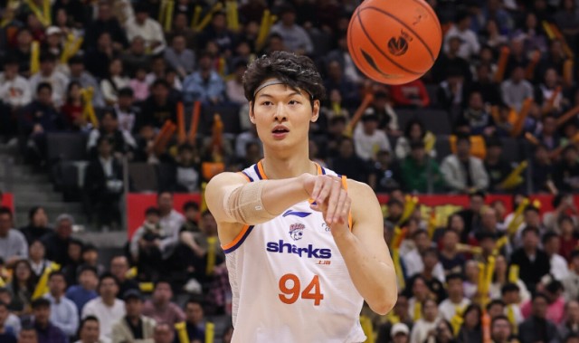 开云-上海狂胜2-0山东进四强：洛夫顿20+9+5 陈林坚21分王哲林14+6