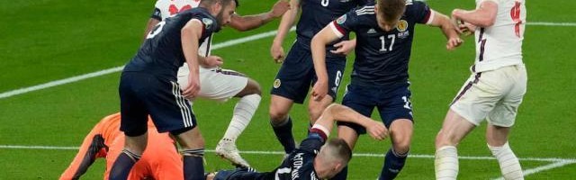 开云-英伦德比闷战收场 三狮拖沓保守遭名宿群嘲