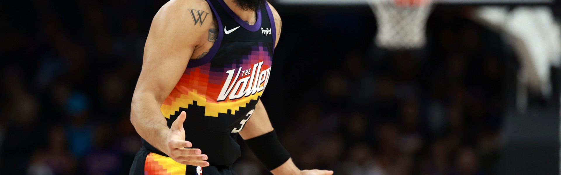 功亏一篑！狄龙绝平三分拉拽维金斯被吹进攻犯规 还追加一级恶犯