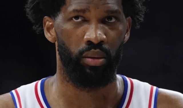 开云APP-大帝归来！恩比德近8战场均27.8分7.9篮板，投篮命中率52.0%